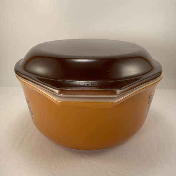 Pyrex Old Orchard Casserole w/ Lid 043 - 1 1/2 Qt